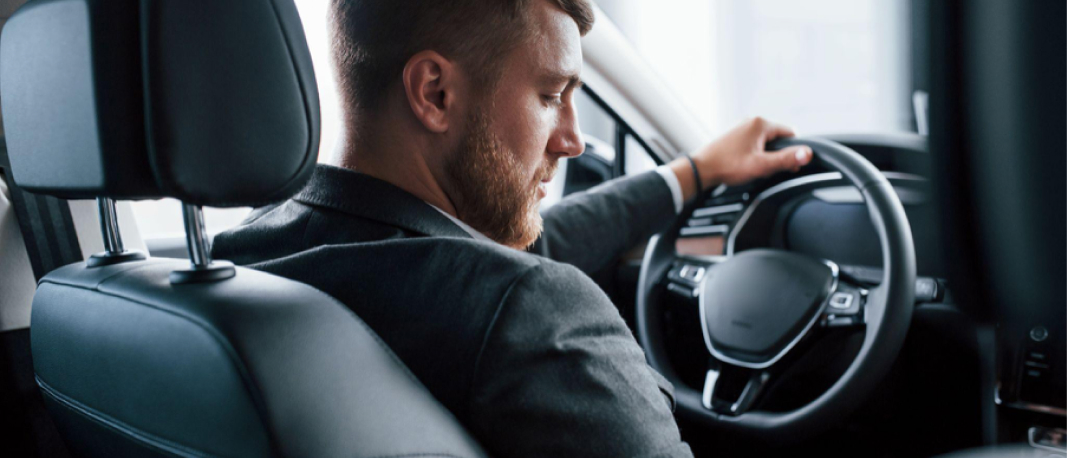 Как правильно сидеть за рулем, чтобы не болела спина