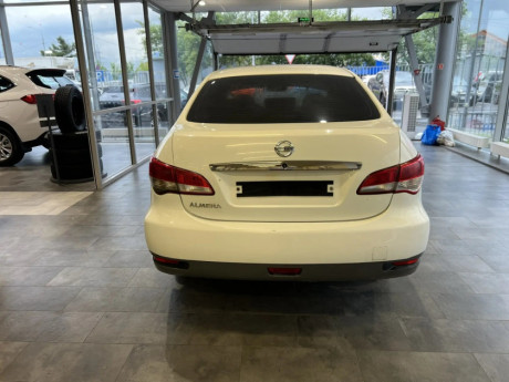 Nissan Almera